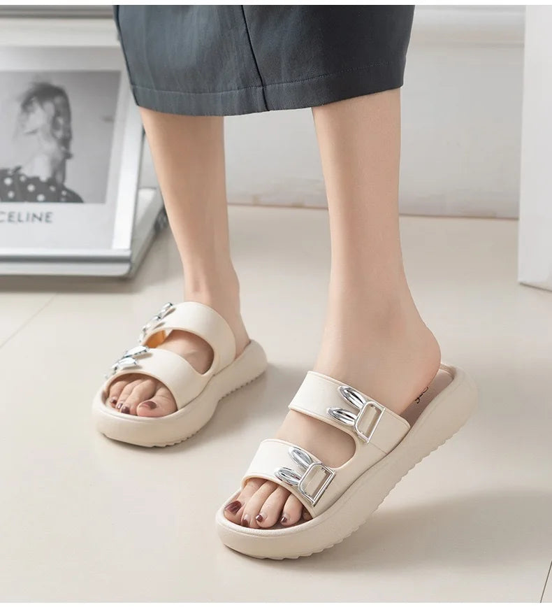 New niche women's sandals, wear outside, high-end fashion, versatile, thick-soled beach sandals, one-piece slippers